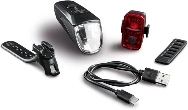 LED Fahrrad Leuchten Set mit USB-C Fahrradbeleuchtung Licht 15/30/70 Lux Automatische Lichtsteuerung Spritzwassergeschützt Passend für alle gängigen Fahrradtypen