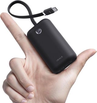 iWALK Mini Tragbares Ladegerät 10000 mAh, 22,5W USB-C Powerbank mit integriertem Kabel, Ultra-kompakter Reisebegleiter für iPhone 17/16/15 18 Pro Max, Samsung und Google Geräte, Weiß