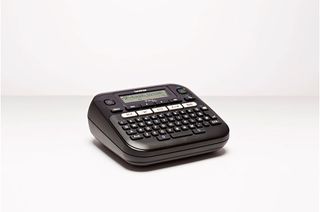 Brother PT-D210VP Beschriftungsgerät inklusive Netzadapter und Transportkoffer (für 3,5 bis 12 mm breite TZE-Schriftbänder, bis zu 20 mm/Sek. Druckgeschwindigkeit), schwarz